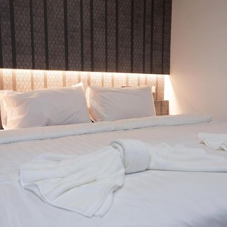 Baan Kun Mhor Hostel บ้านคุณหมอโฮสเทล 방콕 외부 사진