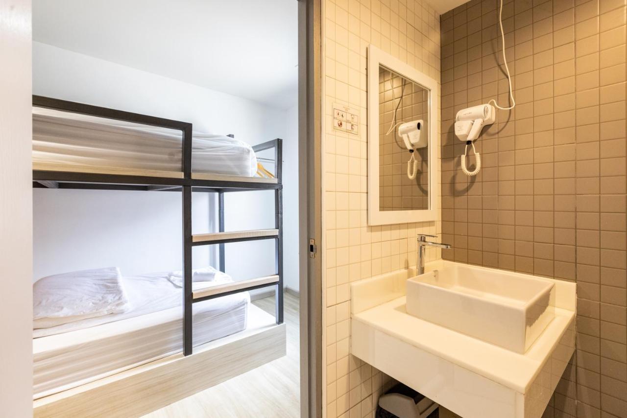 Baan Kun Mhor Hostel บ้านคุณหมอโฮสเทล 방콕 외부 사진