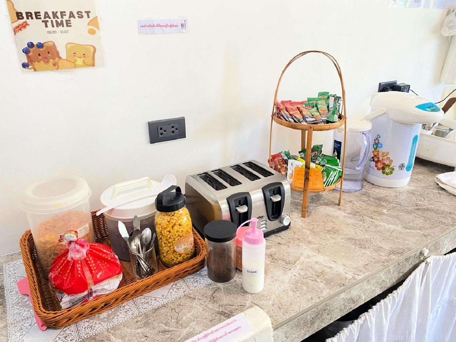 Baan Kun Mhor Hostel บ้านคุณหมอโฮสเทล 방콕 외부 사진